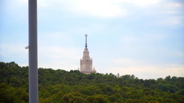 El edificio principal de Lomonosov Universidad Estatal de Moscú — Vídeos de Stock