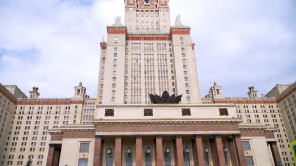 El edificio principal de Lomonosov Universidad Estatal de Moscú — Vídeo de stock