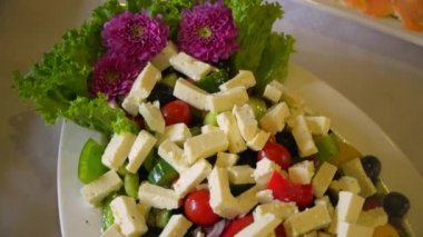 zeytin, domates ve peynir salatası