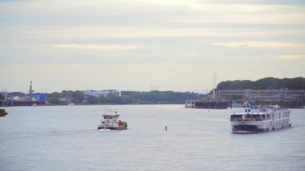 Корабль на Рейне — стоковое видео