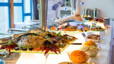 Öğle Yemeği ve akşam yemeği açık büfe