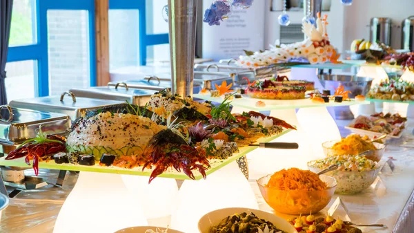 Lijn voor lunch en diner buffet — Stockfoto