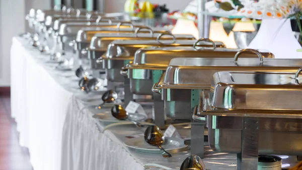 Lijn voor lunch en diner buffet — Stockfoto