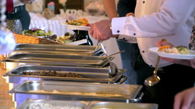 Öğle Yemeği ve akşam yemeği açık büfe