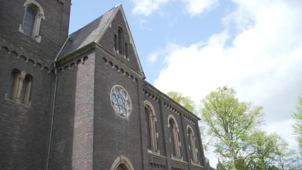 Schöne kirche in deutschland sonnig — Stockvideo