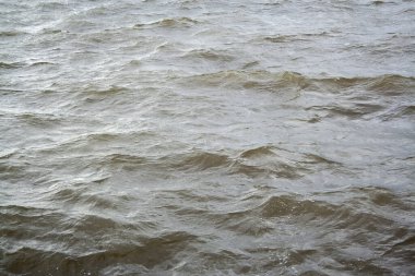 Yukarıdan su geri. Bulutlu bir günde su deseni arka plan