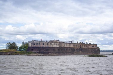 Yaz günü Kronstadt Saint-Petersburg 'daki Kronshlot adasında. Saint Petersburg, Rusya 'da turistik ilgi