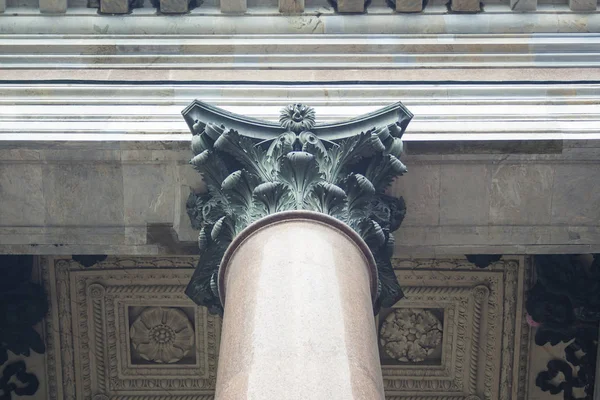 Wunderschöne Geschnitzte Säule Nach Oben Die Orthodoxe Kathedralenarchitektur Des Heiligen — Stockfoto