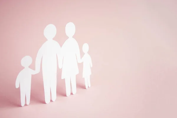 Familia Papel Recortado Sobre Fondo Rosa Brillante Hogar Familiar Cuidado — Foto de Stock