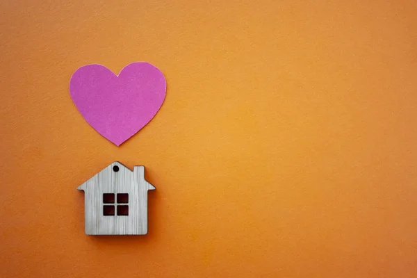 Amor Casa Seguro Hipoteca Casamento Conceito Namorados Brinquedo Casa Madeira — Fotografia de Stock