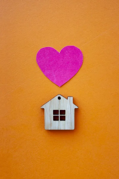 Dům Lásky Pojištění Hypotéka Manželství Valentýnský Koncept Malý Dřevěný Dům — Stock fotografie
