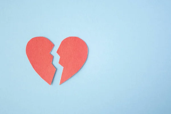 Carta Rossa Cuore Spezzato Sfondo Luminoso Divorzio Separazione Terapia Amore — Foto Stock
