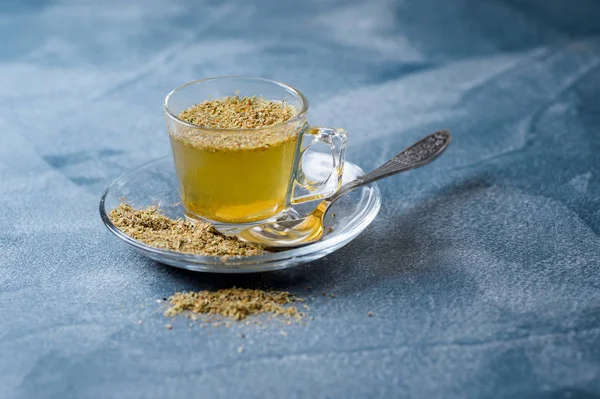 Kruiden linden thee helpt tegen griep. Selectieve aandacht. Rechtenvrije Stockfoto's