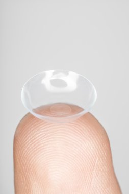 lens üzerinde parmak ucu, makroyu, yukarıdaki iletişim