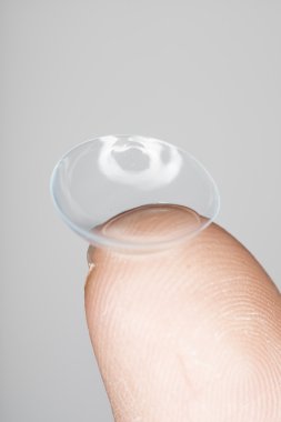 üzerinde parmak ucu, yukarıdan makro lens başvurun