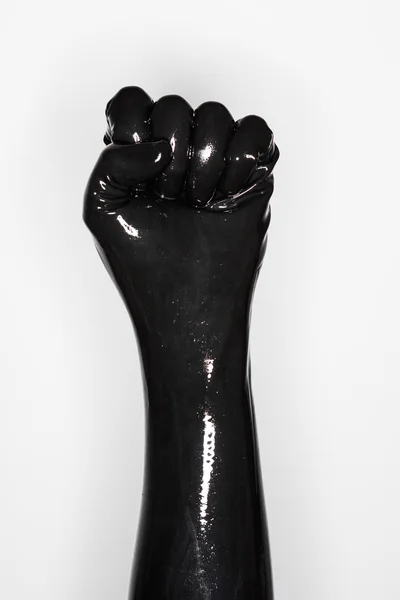 Жест руки в чорній латексній рукавичці: кулак — стокове фото