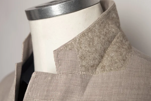 Giacca da uomo taylored. Dettaglio con colletto. tessuto beige — Foto Stock