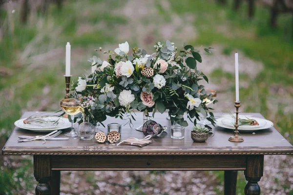 Çiçekler, tarihi, hafta sonu ile şık ve romantik Tablo ayarı