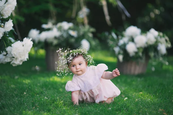 Girl playing on the lawn with flowers — Stock Photo, Image