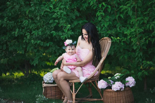 Daughter and mother are playing on the lawn — Stock Photo, Image