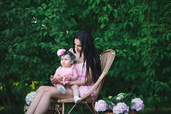 Daughter and mother are playing on the lawn — Stock Photo, Image