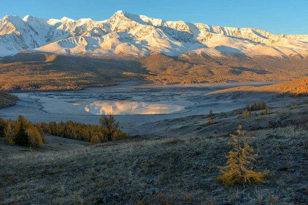 Dağlarda soğuk gündoğumu