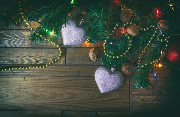 Juguetes de Año Nuevo sobre un fondo de madera, adornos de Navidad, Chri — Foto de Stock