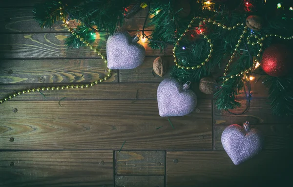 Juguetes de Año Nuevo sobre un fondo de madera, adornos de Navidad, Chri — Foto de Stock