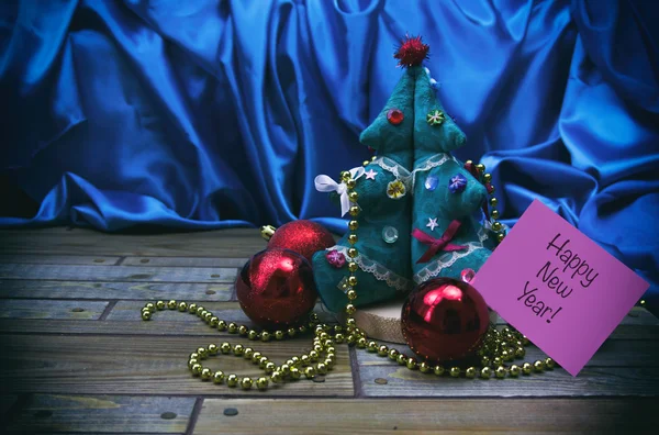 Pequeño árbol de Navidad, bolas rojas de Navidad — Foto de Stock