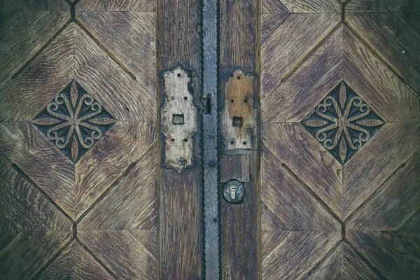 Motivi in legno sulle porte, struttura in legno — Foto Stock