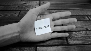 Taraftan, kağıt etiket içinde yazılmış sözcükleri yazma