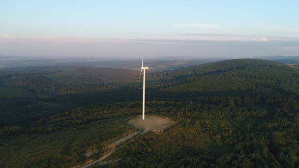 Αεροφωτογραφία της ανεμογεννήτριας από το υψόμετρο — Αρχείο Βίντεο