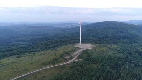 Luchtfotografie de windgenerator van de hoogte — Stockvideo