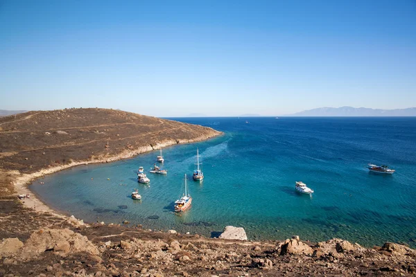 Laguna Azul y barcos. Vista desde arriba en el mar . — Foto de Stock