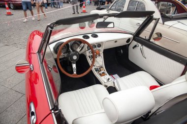 İç eski Alfa Romeo, görünümü, retro tasarım araba içinde. Exhibiti