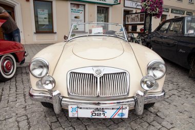 Araba Mg 1600, önden görünüm, retro tasarım araba. Sergi Vintage