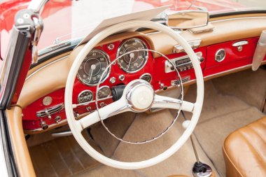 İç Mercedess 190 Sl, içinde görünüm, retro tasarım araba. Exhibi