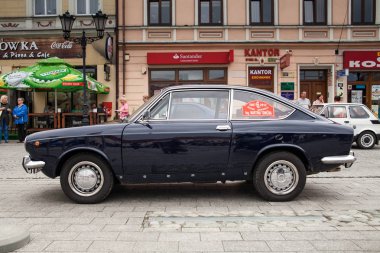 Fiat spor 850, yan görünüm, retro tasarım araba. Vinta Sergisi