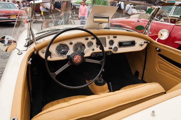 Interior MG 1600, vista interior, coche de diseño retro. Exposición de v — Foto de Stock