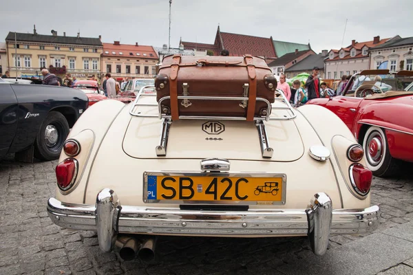 MG 1600, вид сзади, автомобиль ретро-дизайна. Выставка старинных автомобилей — стоковое фото