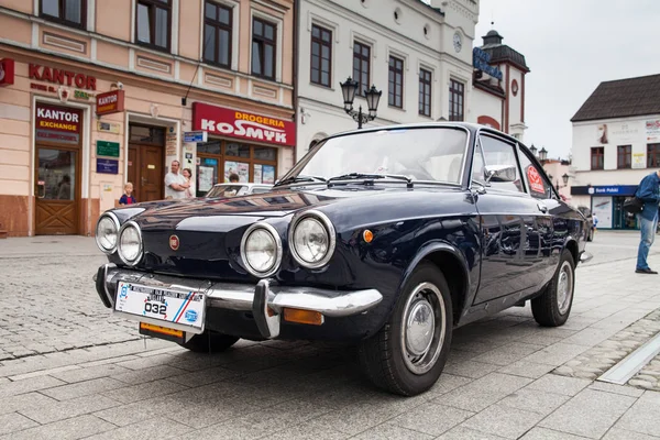 Fiat sport 850, retro design car. Exhibition of vintage cars. Ra — Stock Photo, Image