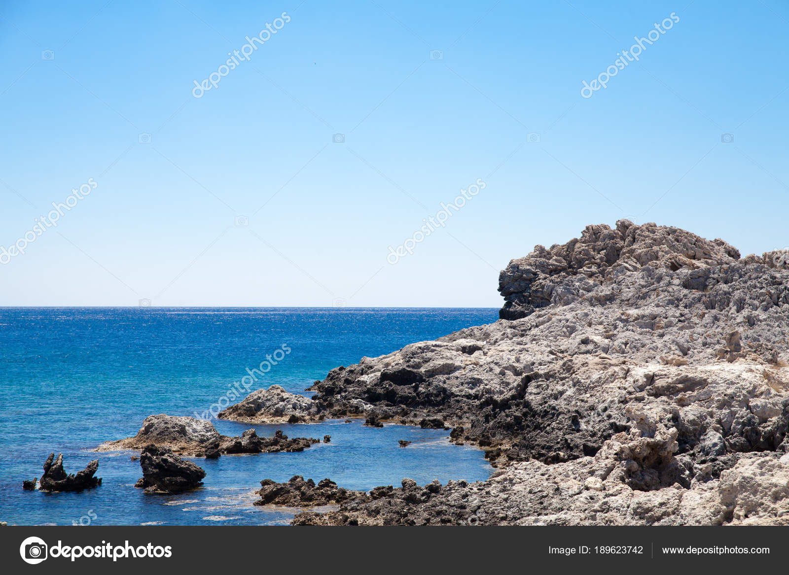Spiaggia Al Largo Dellisola Di Rodi In Grecia L Mare
