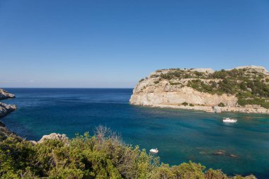 Anthony Quinn Bay, Rhodes Faliraki içinde. Güzel plaj Rodos Adası. Şehrin Faliraki, Yunanistan'ın en güzel koylarından biri olan.