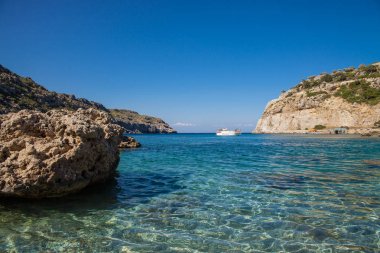 Anthony Quinn Bay, Rhodes Faliraki içinde. Güzel plaj Rodos Adası. Şehrin Faliraki, Yunanistan'ın en güzel koylarından biri olan.