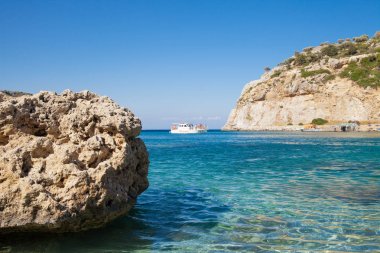 Anthony Quinn Bay, Rhodes Faliraki içinde. Güzel plaj Rodos Adası. Şehrin Faliraki, Yunanistan'ın en güzel koylarından biri olan.