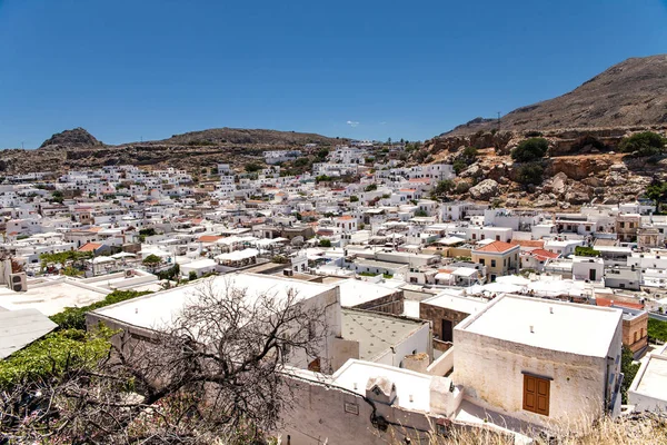 Ville de Lindos. Vue du dessus du temple de l'Acropole . — Photo