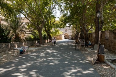 Rodos kale ve surlar kalıntıları. Joannites savunma kalesi. Ege ve Akdeniz kıyısında tarihi kale.