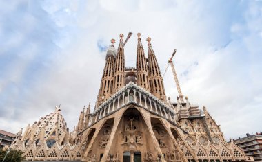 İspanya, Barcelona, İspanya 2017; Tapınak Expiatori de la Sagrada Famlia. Ayrılıkçı Kilisesi, Barcelona, İspanya. Şehir merkezinde güzel büyük anıtsal Tapınak.
