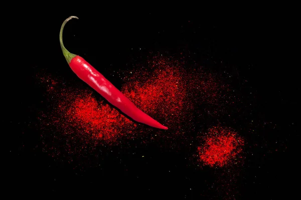 Hot Chili Peppar Svart Bakgrund Torra Pulver Peppar — Stockfoto