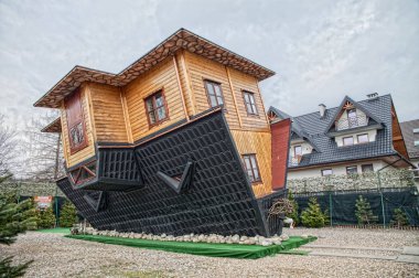Zakopane evde aşağı ters cazibe.